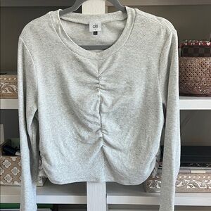 Cabi Chaser Tee style 4750 Grey Ruched Blouse! Size Large. Like new!